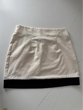 Tullea Linen Cream Mini Skirt with Black Hem Detail Size Small